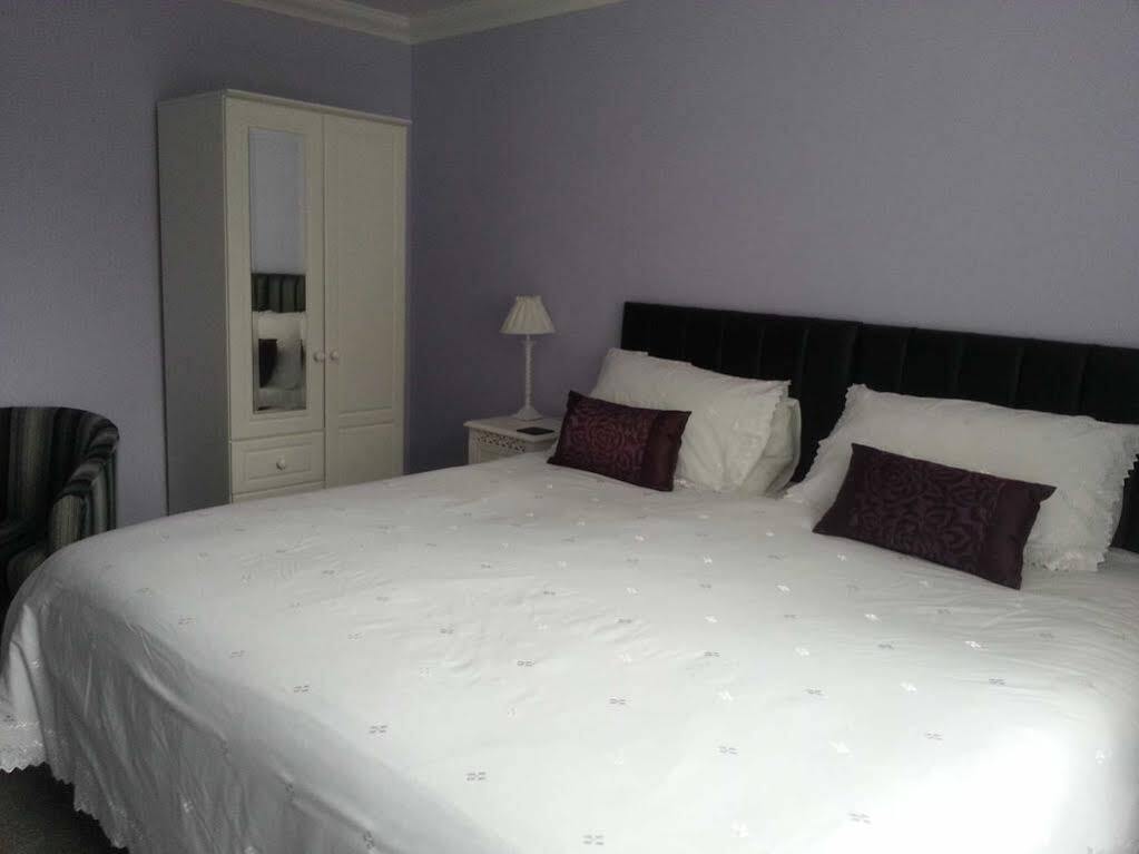 Acer Lodge Bed & Breakfast Mundford Exteriör bild